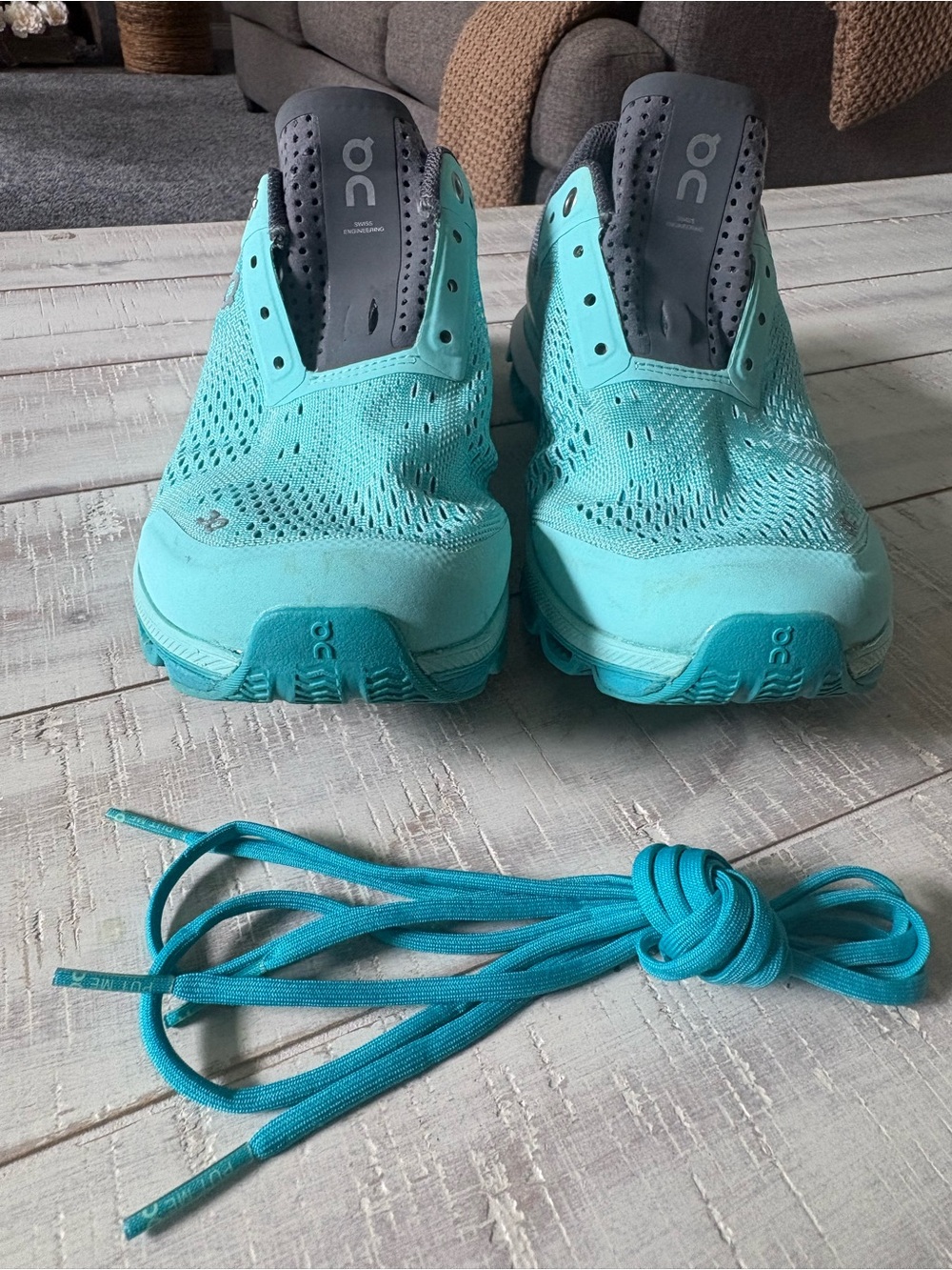 On Running Cloud Surfer in Teal and Charcoal - Picture 2 of 10
